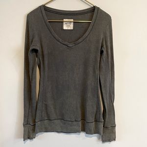 🌸 Grey washed Kira waffle long sleeve top.